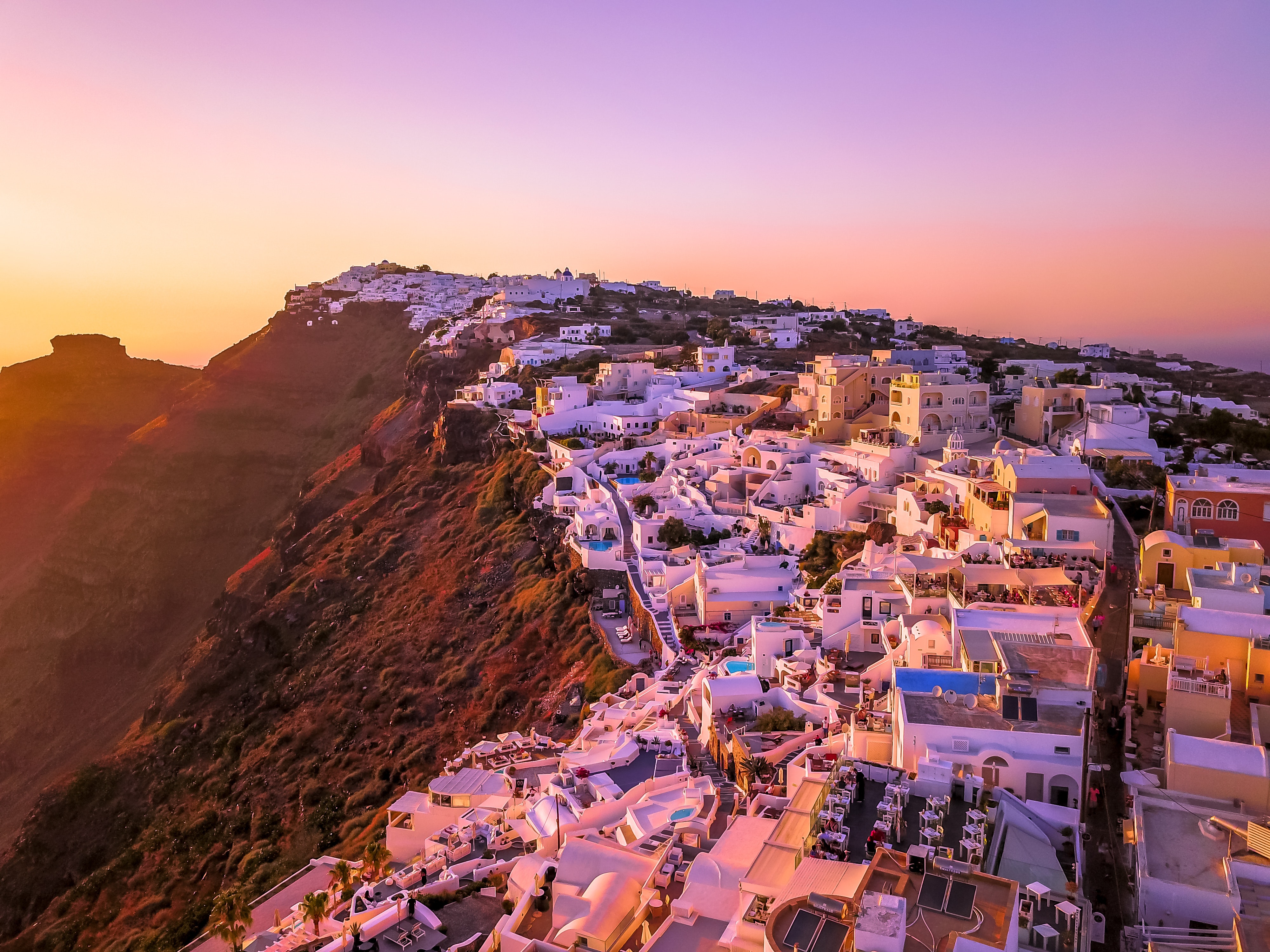 Caldera von Santorin bei Sonnenuntergang