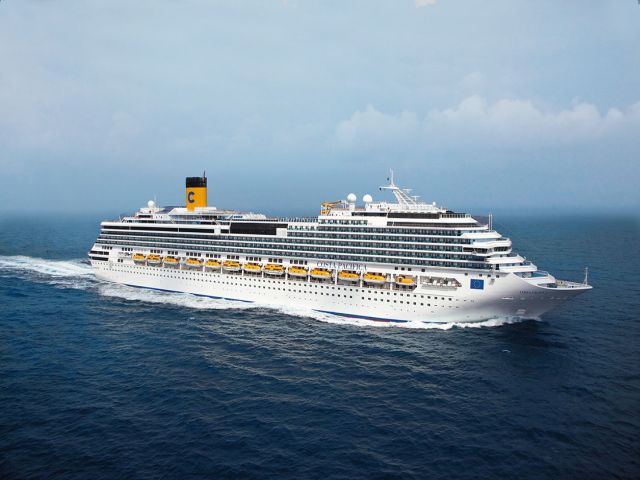 Costa Kreuzfahrtschiff im Mittelmeer